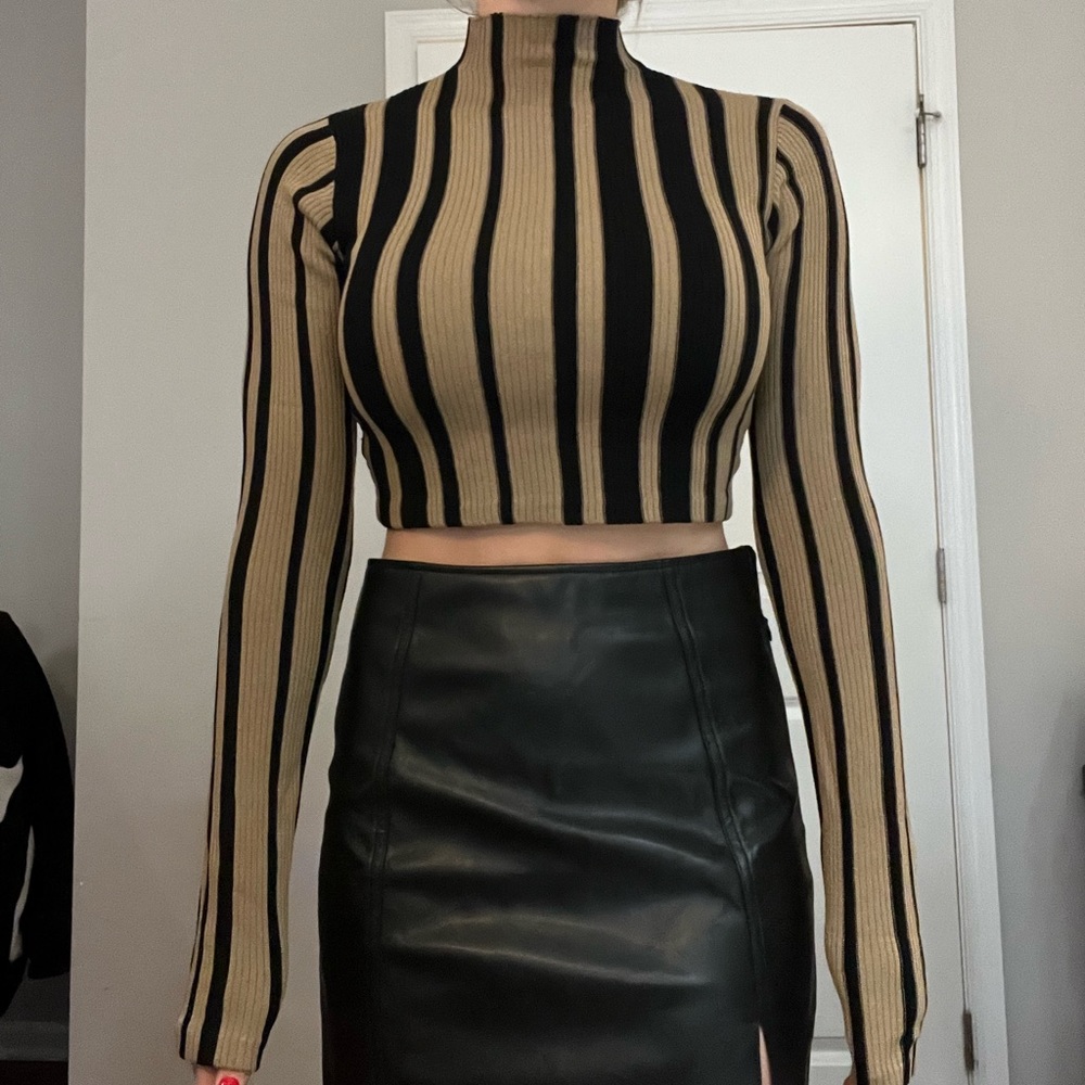 NA-KD Cropped Turtleneck Top Beige & Black